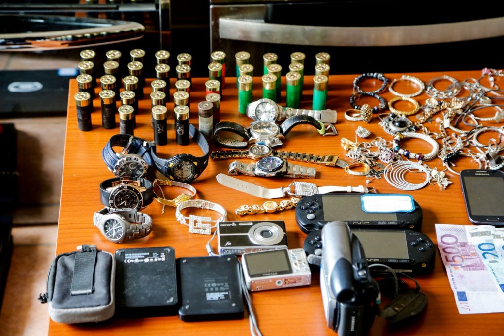 Εξαρθρώθηκε σπείρα που ρήμαζε σπίτια στην Δυτική Αττική (Photos) - Media