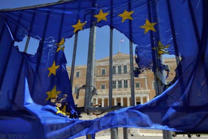 Guardian: Η Ελλάδα θα ήταν καλύτερα με δραχμή - «Ισόβια κάθειρξη» το ευρώ - Media