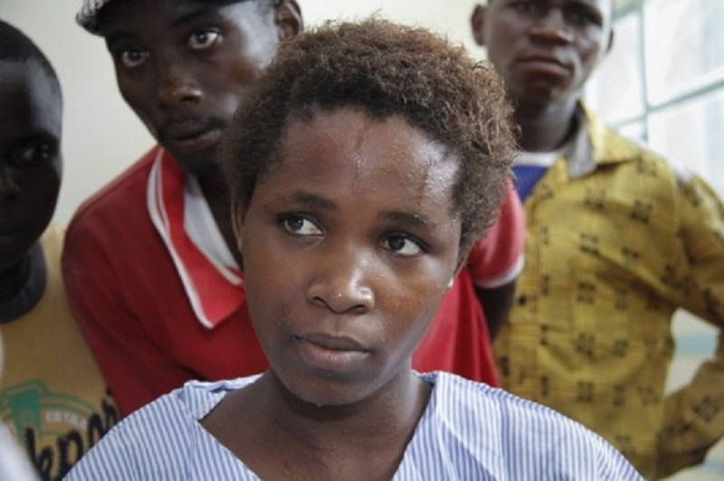 Κρύφτηκε σε ντουλάπα και σώθηκε από την σφαγή στη Κένυα - Την βρήκαν 50 ώρες μετά! (Photos & Video) - Media