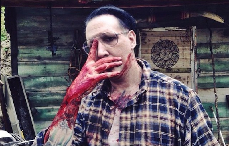Ο Marilyn Manson «σκοτώνει» τον πατέρα του! (Photos) - Media