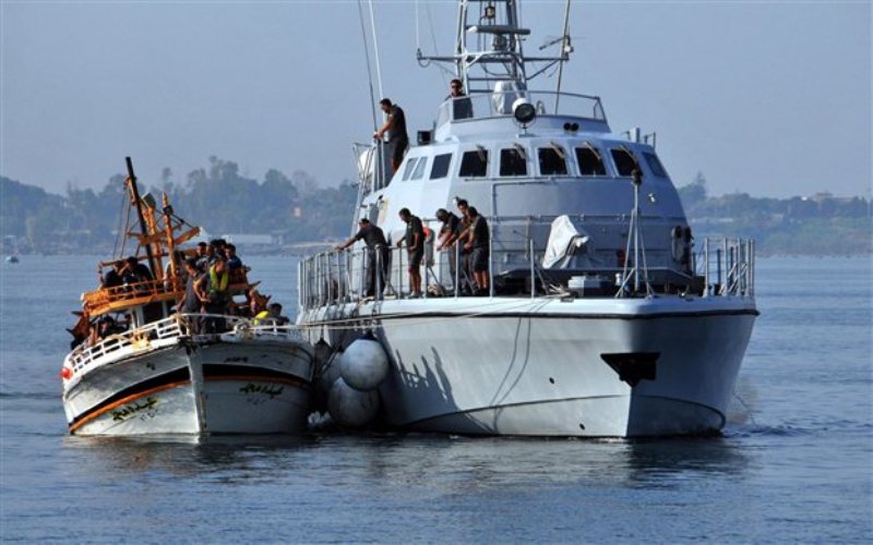 95 μετανάστες εντοπίστηκαν σε σκάφος στο Στενό Καφηρέα  - Media
