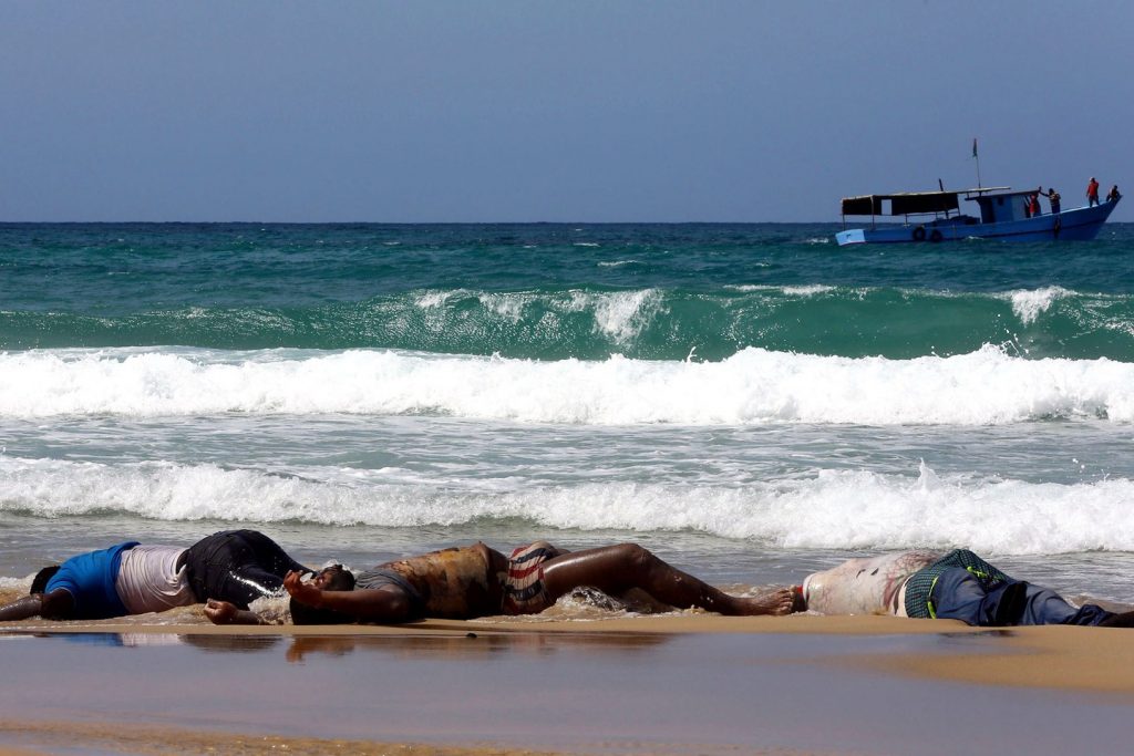Εκατόμβη νεκρών στη Μεσόγειο από ναυάγιο με 700 μετανάστες (Video) - Media