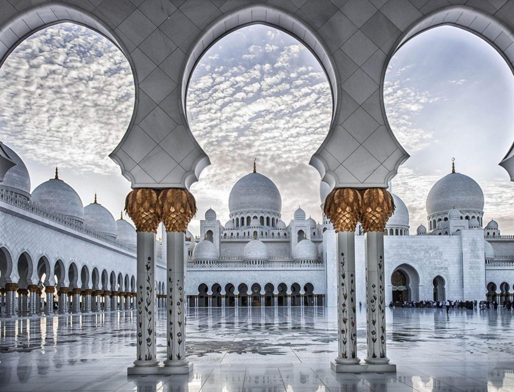 Εντυπωσιακές φωτογραφίες από το μεγαλύτερο τζαμί της Μέσης Ανατολής (Photos)  - Media