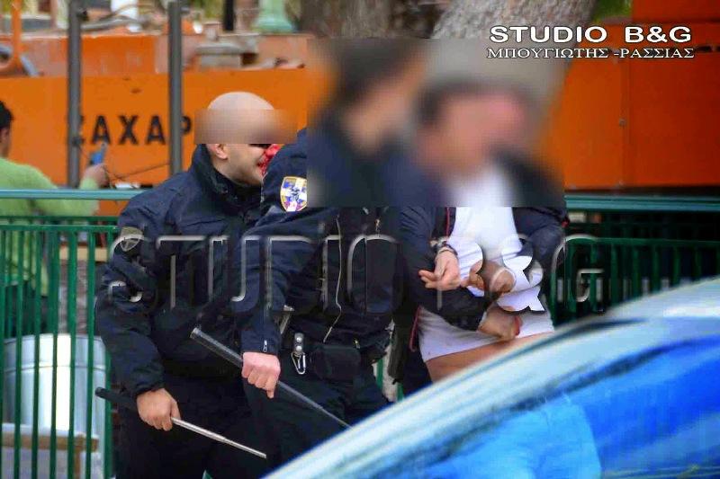 Ένταση και ξύλο μεταξύ Ρομά και αστυνομικών στα δικαστήρια Ναυπλίου (Photos/Video) - Media
