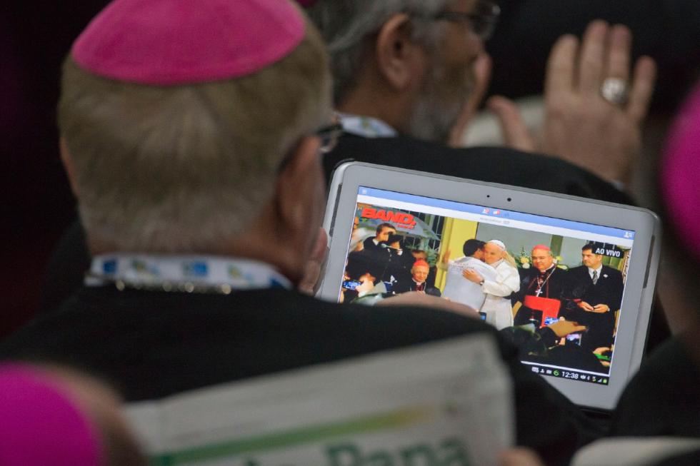 Έναντι 30.500 δολαρίων πωλήθηκε iPad του Πάπα Φραγκίσκου - Media
