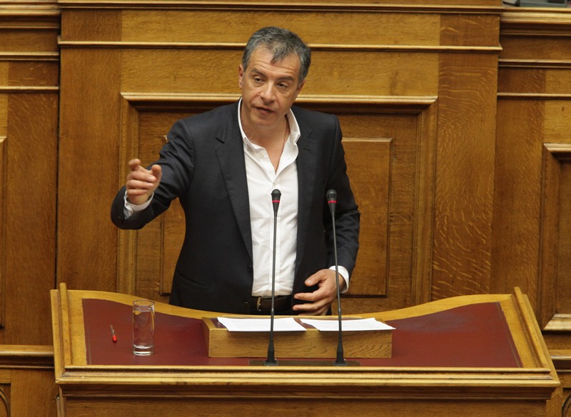 Θεοδωράκης: Δεν ξεμένουμε μόνο από λεφτά, ξεμένουμε και από συμμάχους - Media