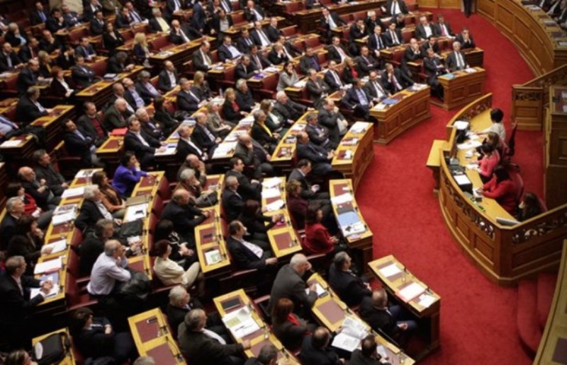 28 βουλευτές του ΣΥΡΙΖΑ κατέθεσαν τροπολογία για την κατάργηση του «κουκουλονόμου» - Media