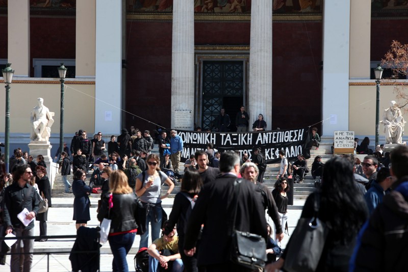 Αγρότες προπηλάκισαν άγρια βουλευτές του ΣΥΡΙΖΑ στο αεροδρόμιο της Αλεξανδρούπολης (Video) - Media