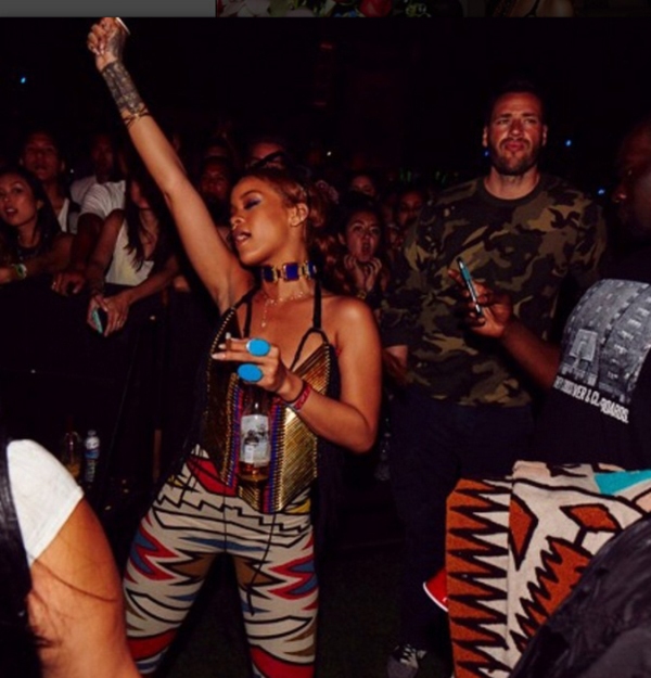 Η Ριάνα αποκαλεί τα Σκόπια «Μακεδονία» (Photos) - Media