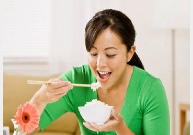Διαβάστε τι μπορείτε να πάθετε αν φάτε ξαναζεσταμένο ρύζι - Media