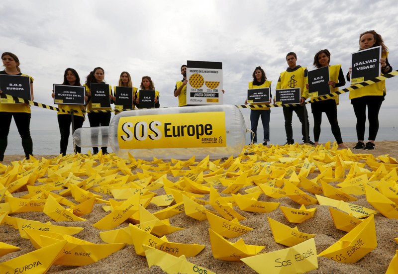 Ιταλία: Πλοιάριο με 100 μετανάστες εξέπεμψε SOS ανοικτά της Λιβύης - Media