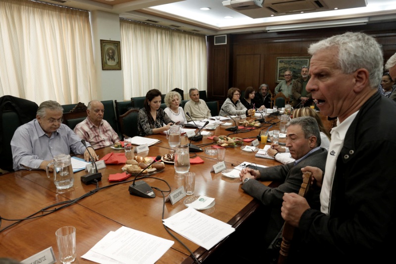 Συνταξιούχοι εισέβαλαν στη συνεδρίαση του ΔΣ του ΙΚΑ για τα ταμειακά διαθέσιμα - Media