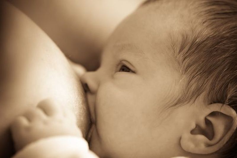 Κορωνοϊός: Μεταδίδεται με το μητρικό γάλα; - Τι λένε οι ειδικοί - Media