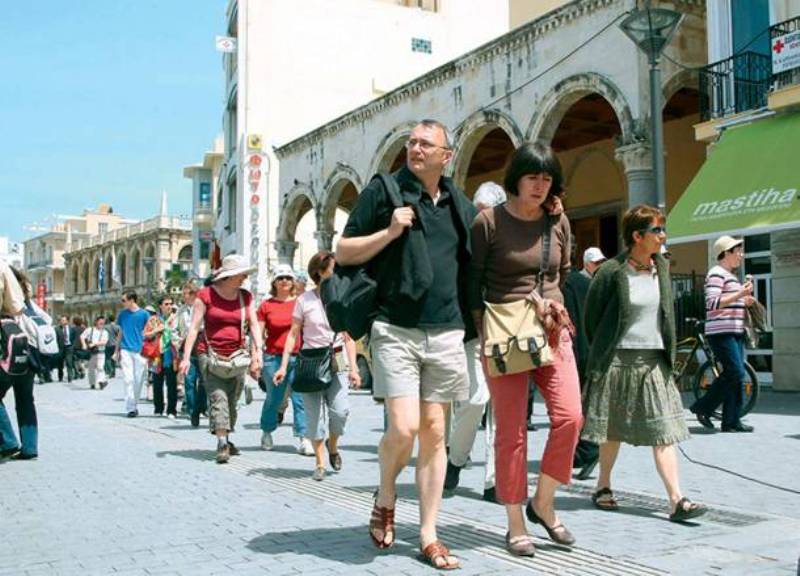 Με 33 εκατ. τουρίστες και 2 δισ. ευρώ επιπλέον έσοδα «κλείνει» το 2018 - Media