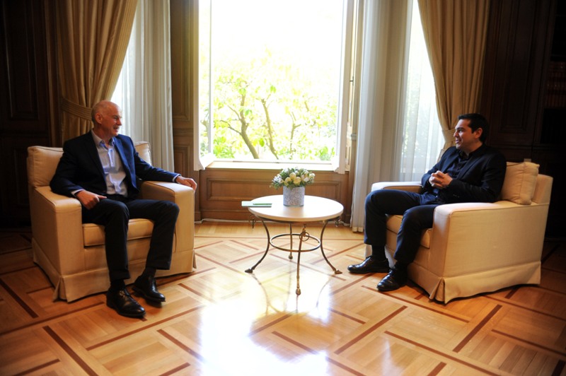 Τι συζητήθηκε στη συνάντηση Τσίπρα - Παπανδρέου - Media