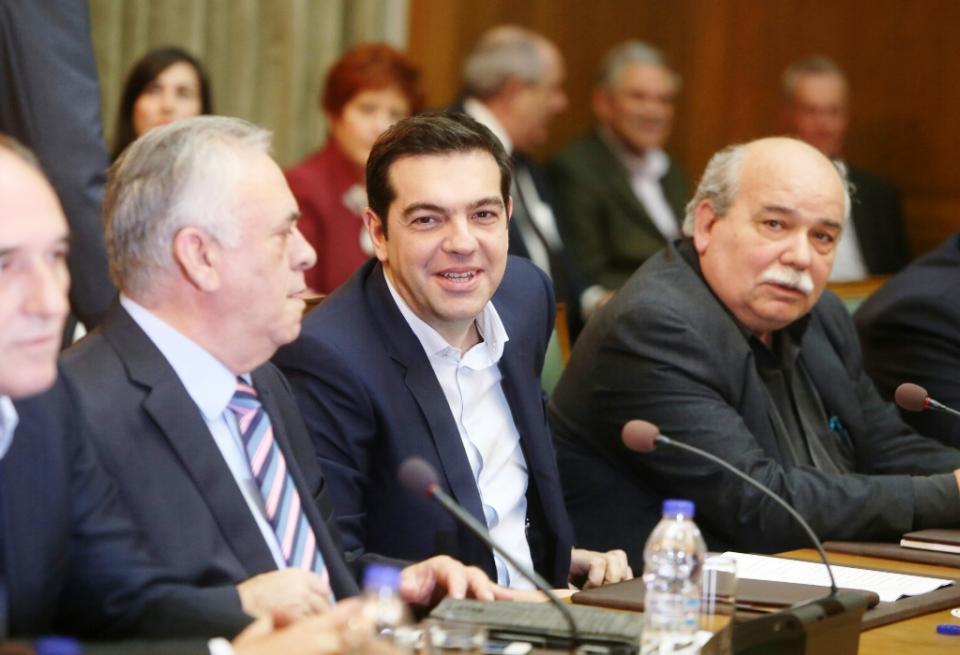Αισιοδοξία Τσίπρα στο υπουργικό για συμφωνία - Media