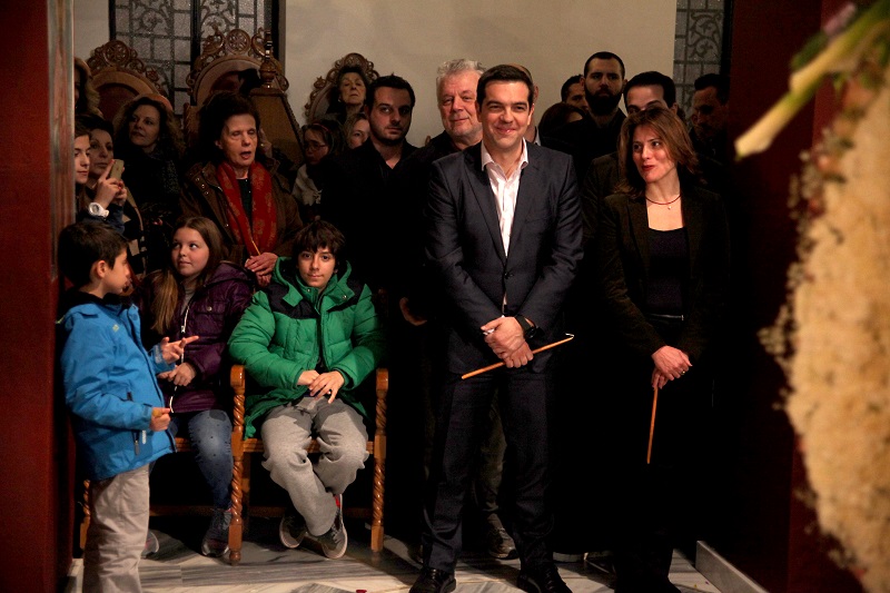Στην Αγία Αικατερίνη της Πλάκας για τον Επιτάφιο ο Α. Τσίπρας με την Περιστέρα (Photos-Video) - Media
