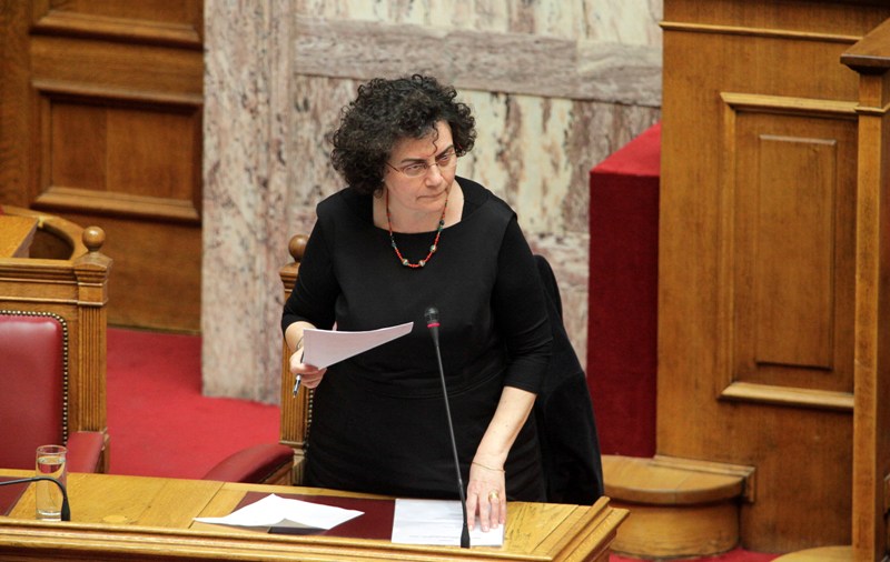 Βαλαβάνη: Ούτε τη φορολογική μου δήλωση δεν έφτιαχνα η ίδια (Video) - Media