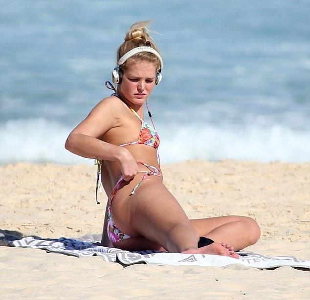 Ακόμα και τα μοντέλα της «Victoria’s Secret» έχουν κυτταρίτιδα (Photos)  - Media