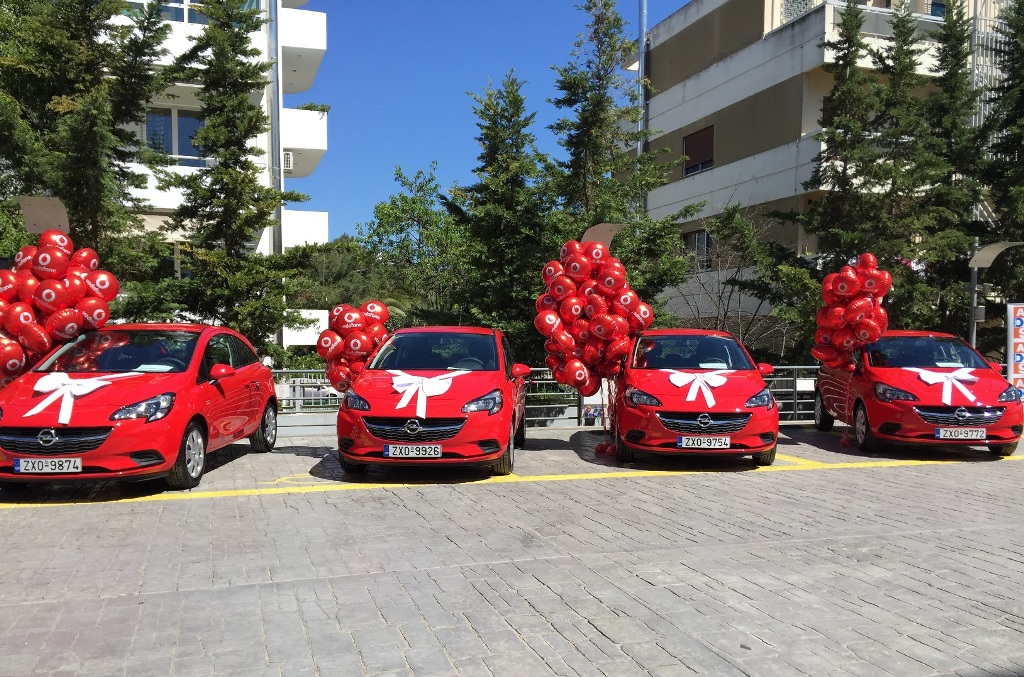 Οι 4 νικητές του διαγωνισμού της Vodafone παρέλαβαν από ενα Opel Corsa! - Media