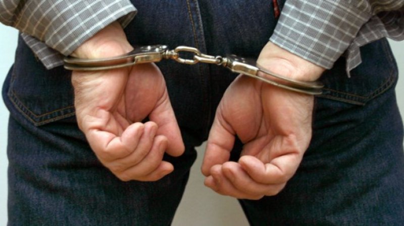 Σύλληψη 52χρονου στον Πειραιά για λαθραία τσιγάρα - Media