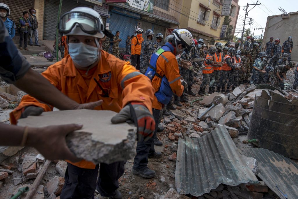 Περισσότεροι από 50 οι νεκροί σε Νεπάλ και Ινδία μετά τον ισχυρό σεισμό (Photos) - Media