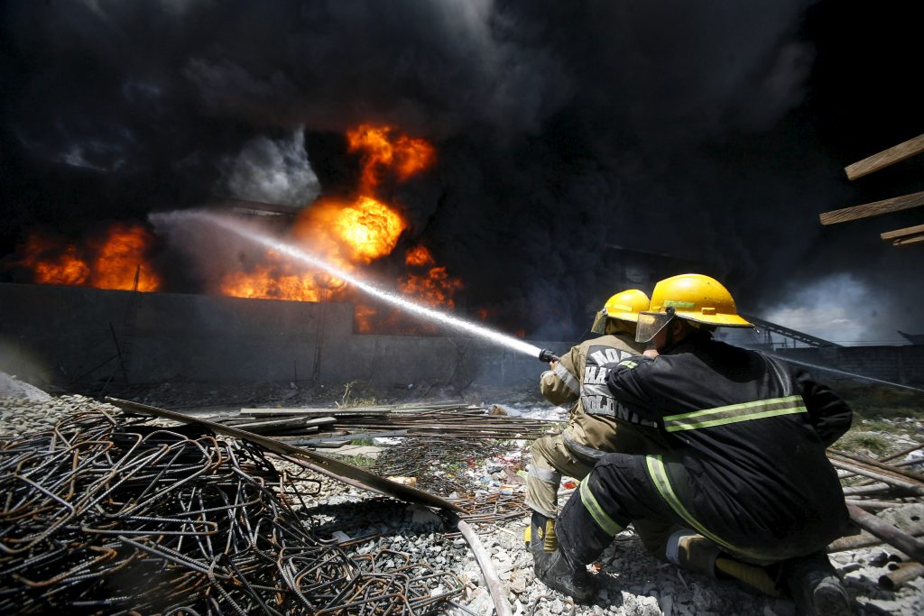 Τουλάχιστον 31 νεκροί και δεκάδες αγνοούμενοι από πυρκαγιά σε εργοστάσιο στη Μανίλα - Media