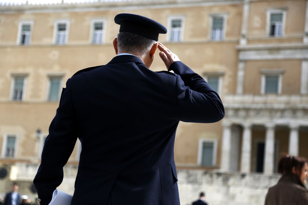 Αστυνομικός βασάνιζε μετανάστη θύμα απαγωγής για να του αποσπάσει χρήματα - Media