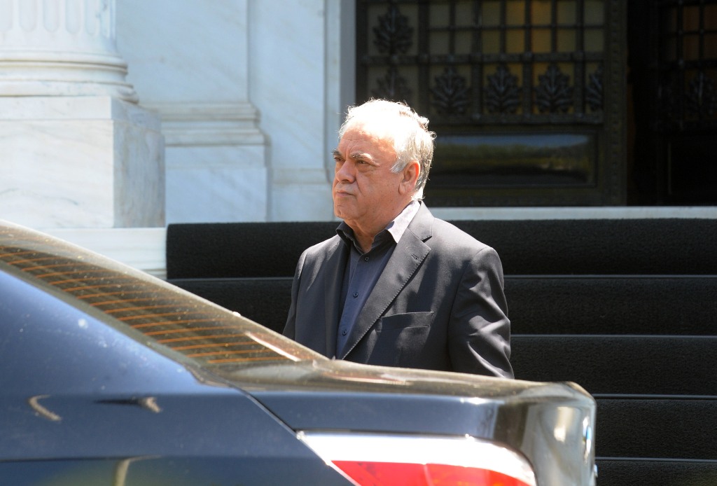 Δραγασάκης: Δεν χρησιμοποιώ την θωρακισμένη BMW του Βενιζέλου - Media