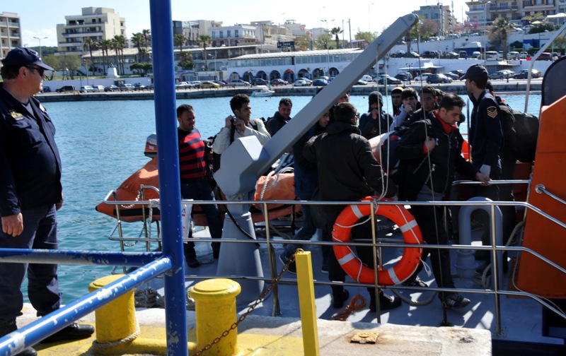 Εκατοντάδες μετανάστες εντοπίστηκαν στο Αιγαίο - Media