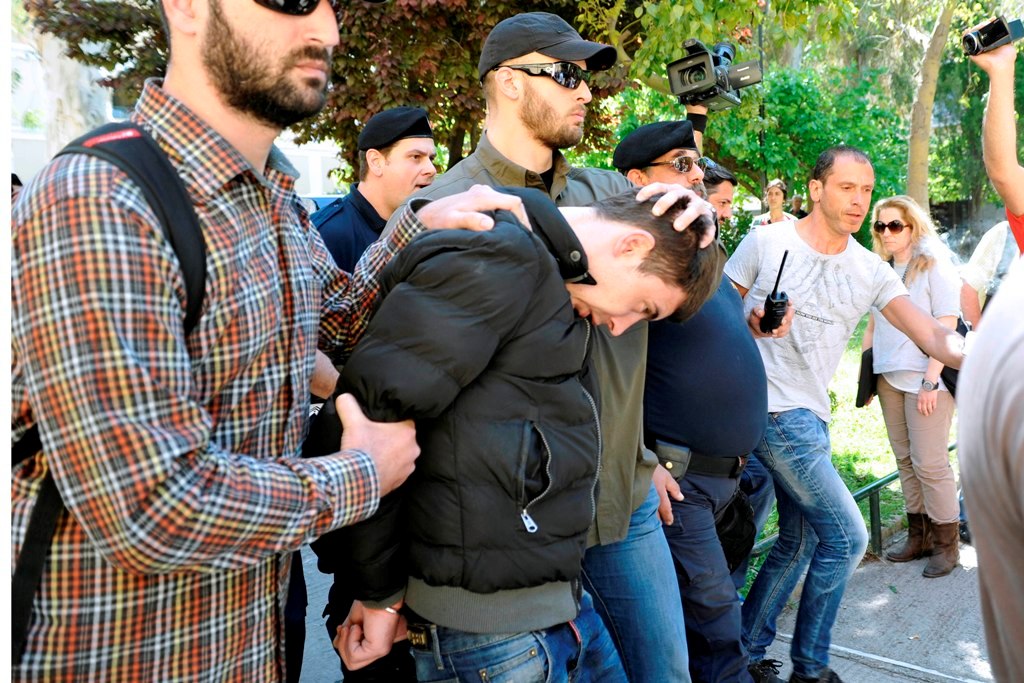 Προφυλακιστέος ο πατέρας δολοφόνος της Άννυ - Αποδοκιμάστηκε έντονα από το πλήθος (photo/video) - Media