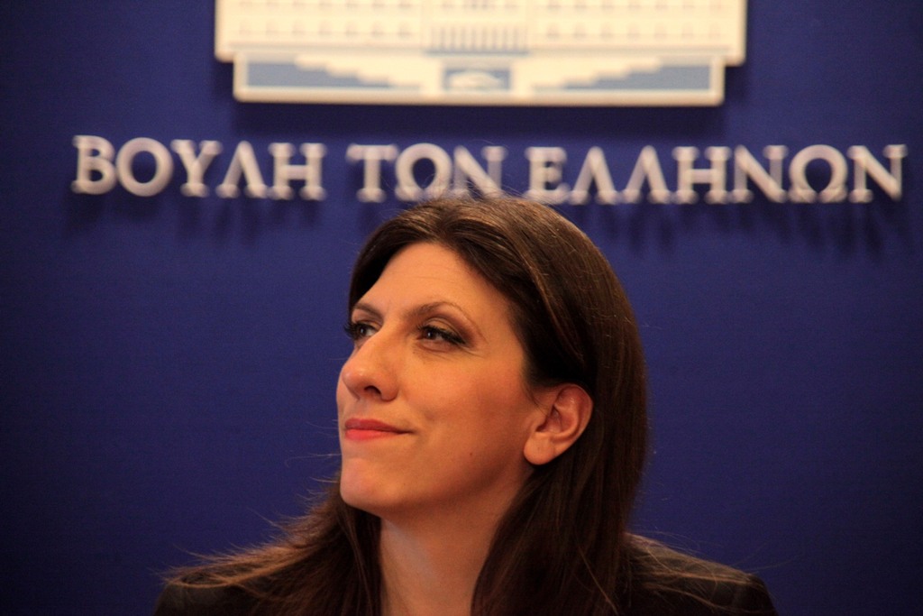 Η Ζωή βγάζει... γλώσσα στο Μαξίμου - Media