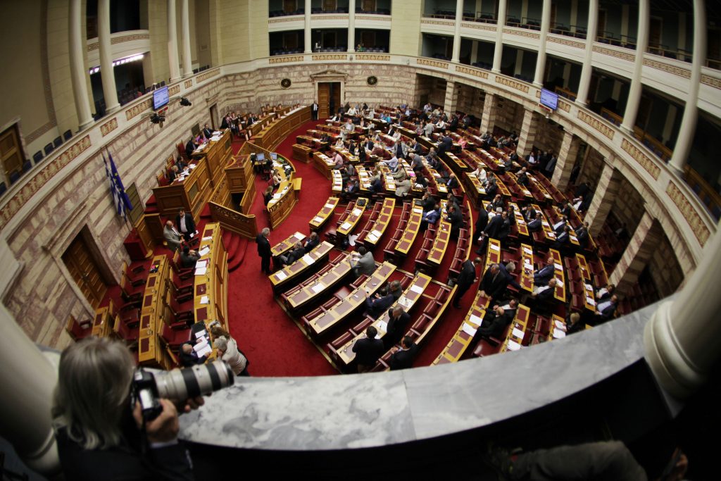 Ψηφίστηκαν οι αλλαγές στην Παιδεία - Πρώτο "ρήγμα" στο κυβερνητικό στρατόπεδο - Media