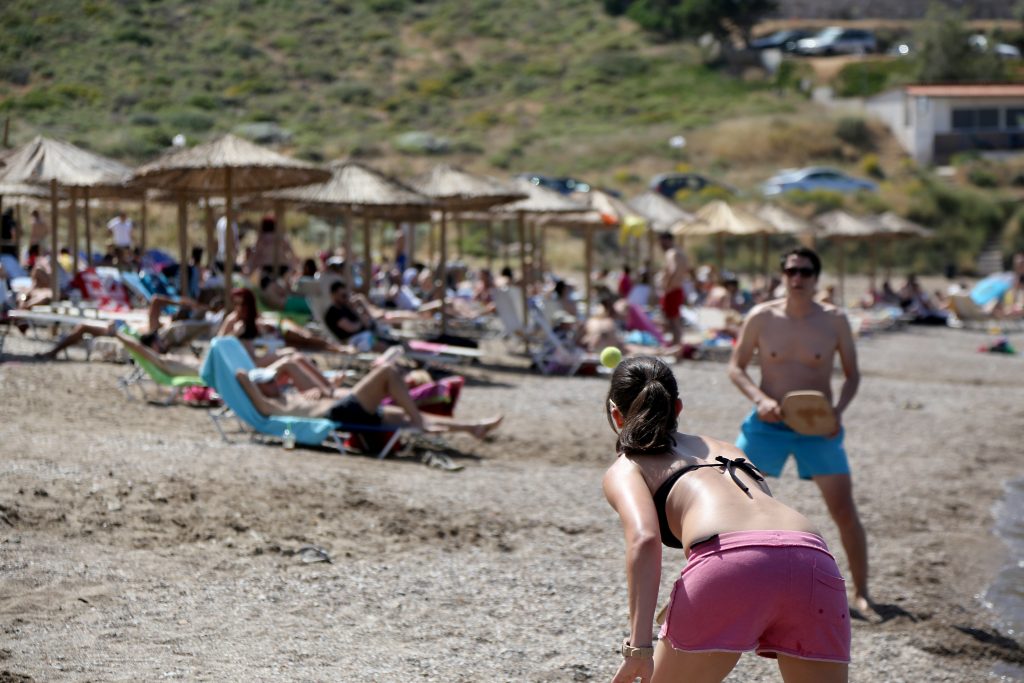 «Έφοδος» των Αθηναίων στην παραλίες της Αττικής (Photos) - Media