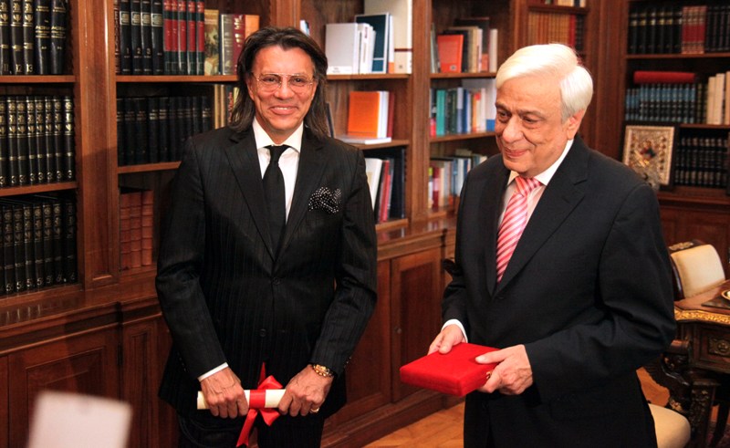 Το δώρο του Ψινάκη στον Παυλόπουλο (Photos) - Media