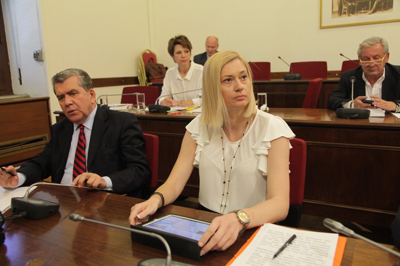 Η Ραχήλ «μαύρισε» τον Ταγματάρχη - Media