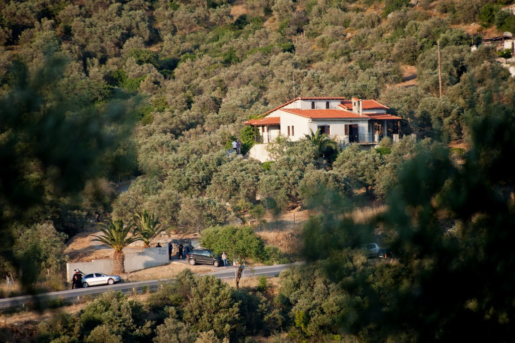 Ένας νεκρός και 2 συλληφθέντες από μεγάλη αστυνομική επιχείρηση στο Βόλο (Video) - Media