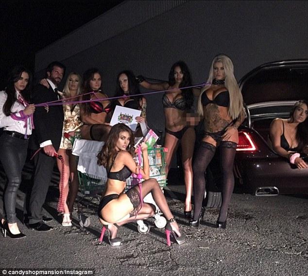 Μάχη ανάμεσα στους «βασιλιάδες» του Instagram: Γυναίκες με λουριά και χλιδή (Photos) - Media