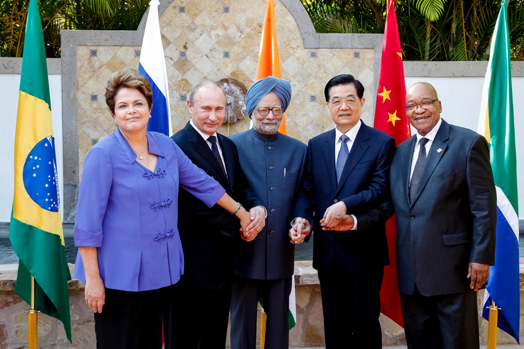 Η Ελλάδα θα εξετάσει την πρόταση των BRICS να συμμετέχει σε αναπτυξιακή τράπεζα - Media