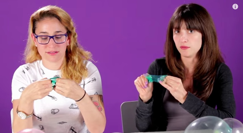 Ουίσκι, μέντα, τσιχλόφουσκα, χασίς: Γυναίκες και άνδρες δοκιμάζουν γεύσεις προφυλακτικών και καταγράφουν τις αντιδράσεις (video) - Media