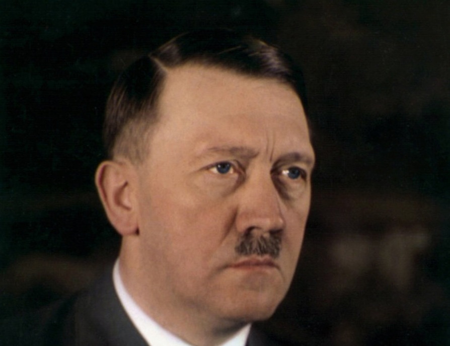 Σπάνια φωτογραφία αποκαλύπτει το πραγματικό χρώμα των ματιών του Χίτλερ - Media