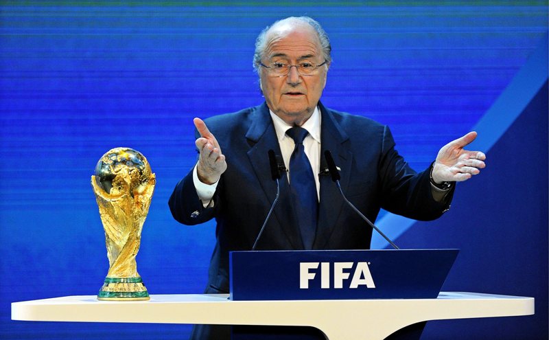 Παρά τις συλλήψεις ο Μπλάτερ αναμένεται να επανεκλεγεί στην ηγεσία της FIFA – Ποιος είναι ο Ελβετός «Ιππότης των σκανδάλων» - Media