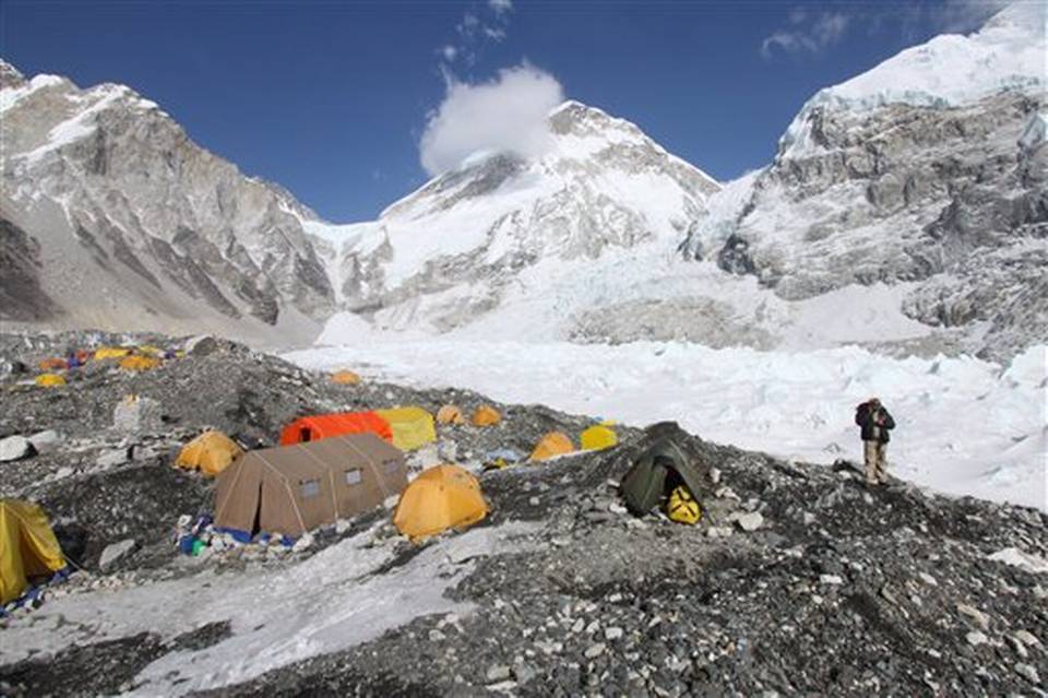 Νεπάλ: Φόβοι για εκατόμβη νεκρών από χιονοστιβάδα που προκλήθηκε από τον σεισμό - Media