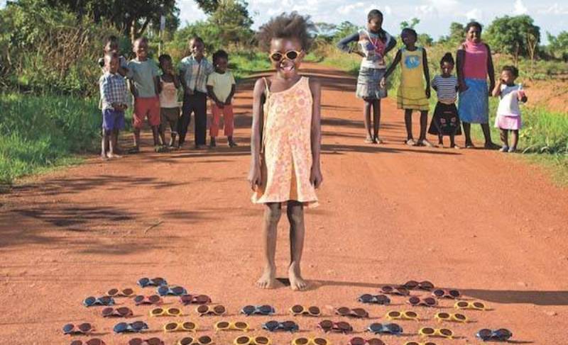 Είκοσι και ένας απίθανοι μπόμπιρες από όλο τον κόσμο φωτογραφίζονται με τα παιχνίδια τους (Photos) - Media