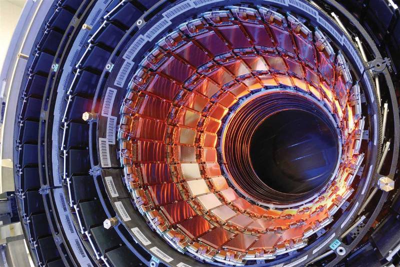 Συγκρούσεις πρωτονίων με ενέργεια - ρεκόρ στο CERN! - Media