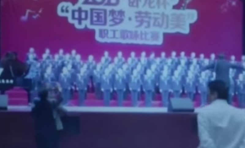 Κατέρρευσε η σκηνή την ώρα που τραγουδούσαν! (Video) - Media