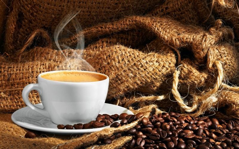 Συνελήφθη υπάλληλος μεγάλης εταιρίας καφέ επειδή έφτυνε στον καφέ που έφτιαχνε για τους πελάτες - Media