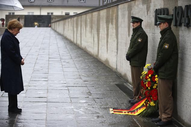 Η Μέρκελ «αντιμετωπίζει» το Νταχάου… (Photos) - Media