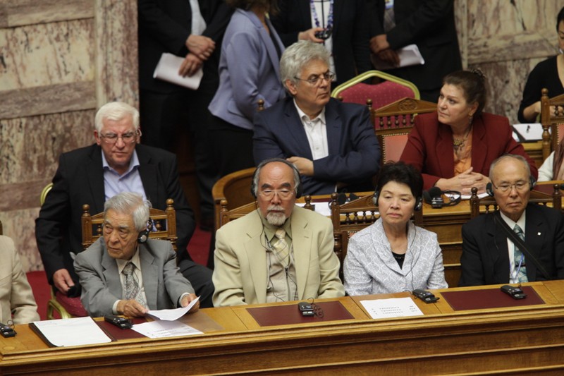 Τους επιζώντες της Χιροσίμα και του Ναγκασάκι υποδέχτηκε σε ειδική συνεδρίαση η Βουλή (Video) - Media