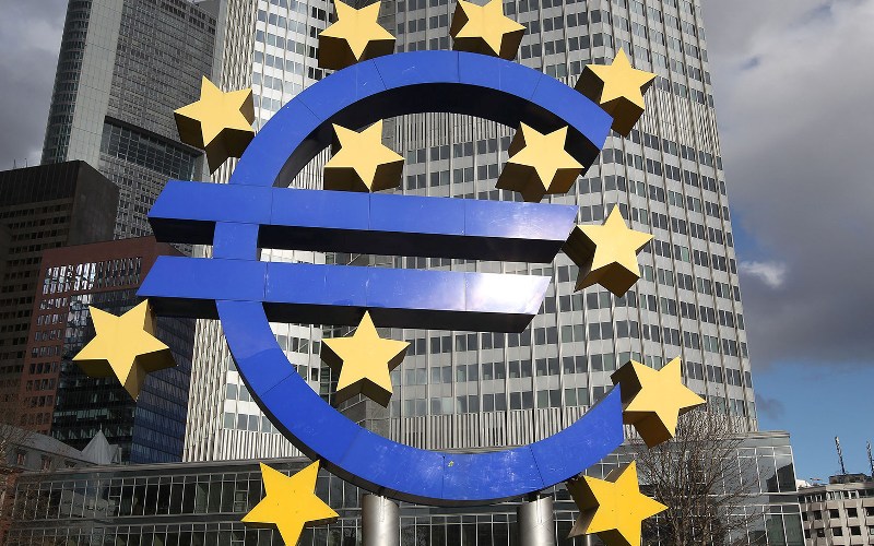 FT: Η ΕΚΤ πιέζει την Ελλάδα - Media